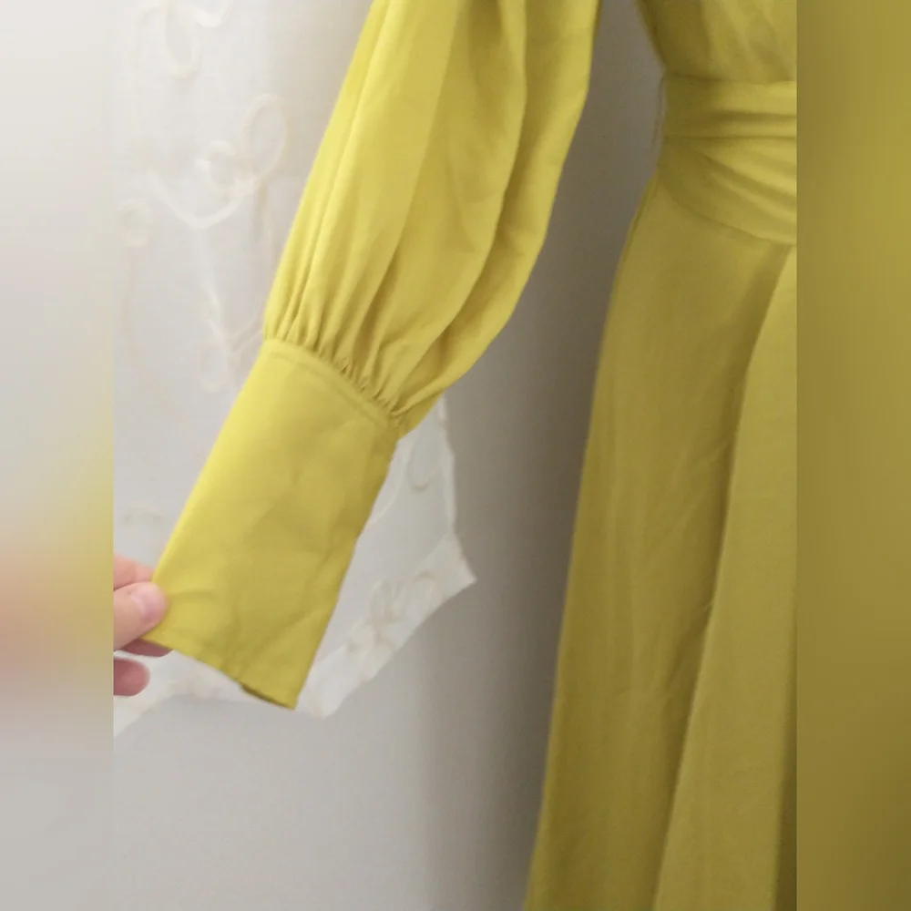 Banana Republic belted surplice midi dress 10 petite - Picture 3 of 14